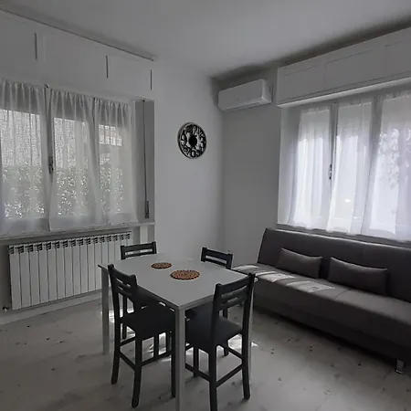 La Casa Di Ivy Чивитанова-Марке